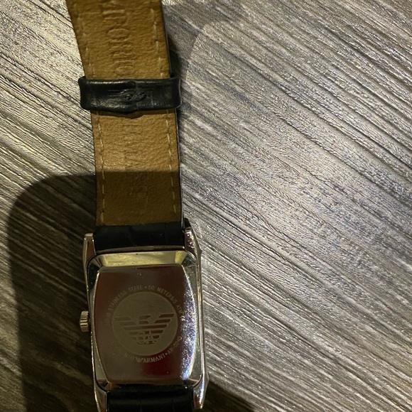 Women’s Emporio Armani leather band watch. - Picture 3 of 3